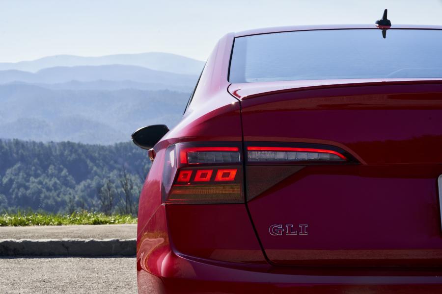 Детали экстерьера Volkswagen Jetta GLI S 2019 года  (NA) (фото 28 из 40)